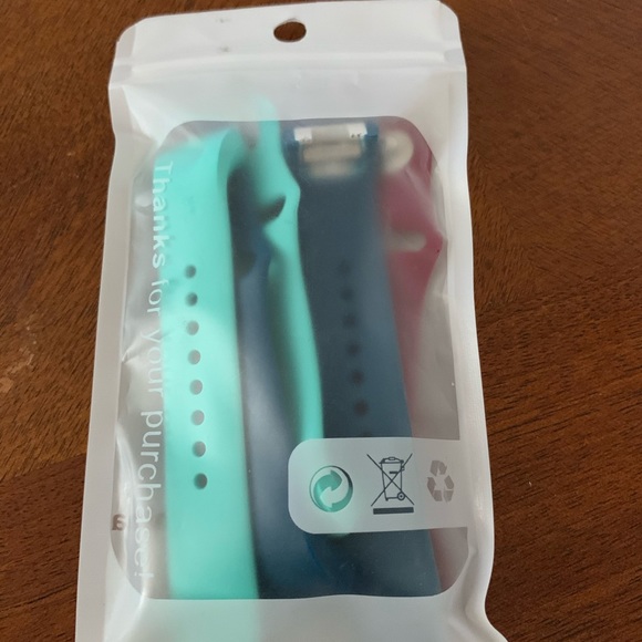 BRAND NEW Fitbit 3 pack wristbands - Picture 2 of 2